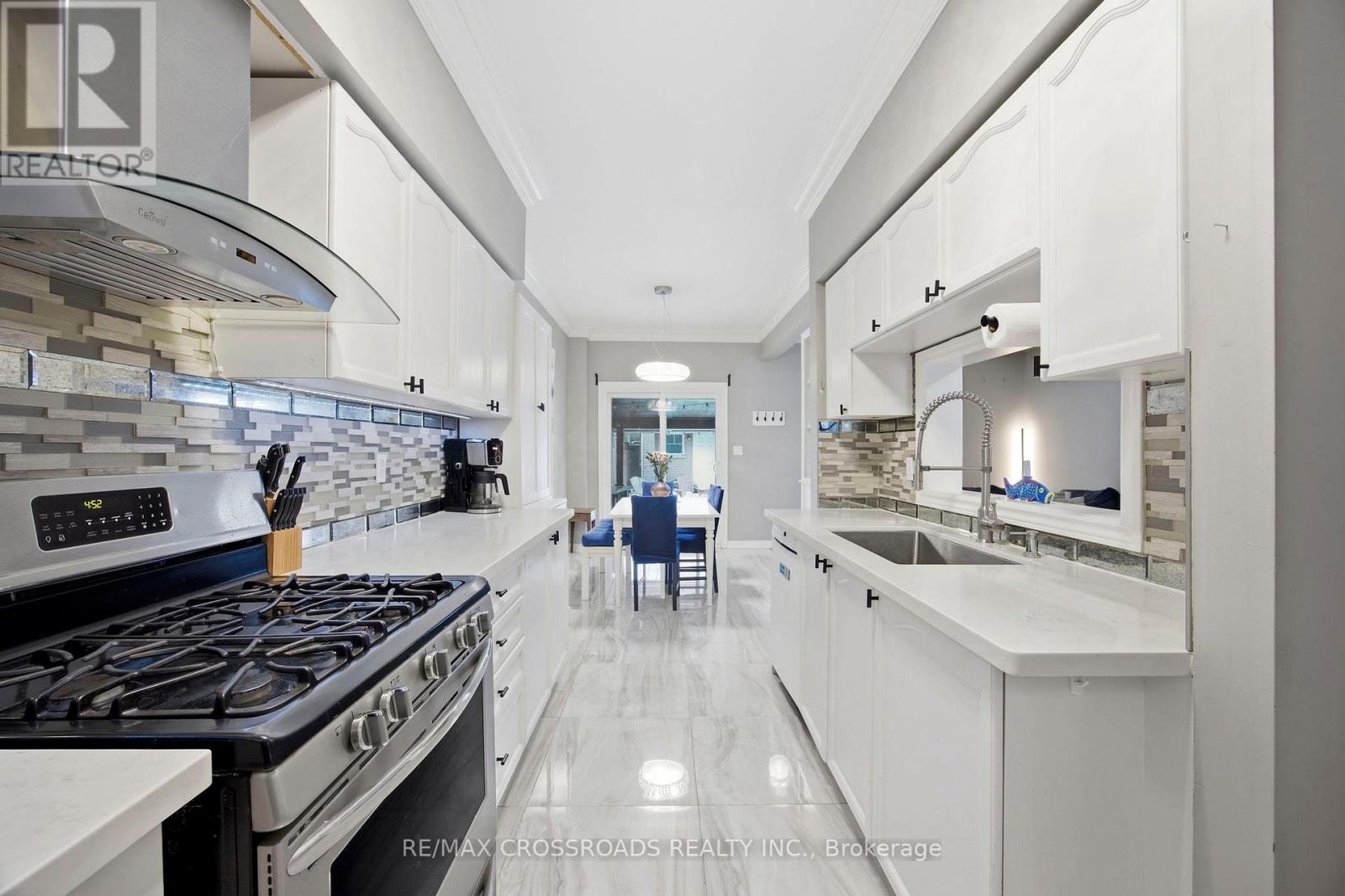 12 Sam Frustaglio Drive, Toronto, Ontario  M9N 3Y5 - Photo 12 - W12837682