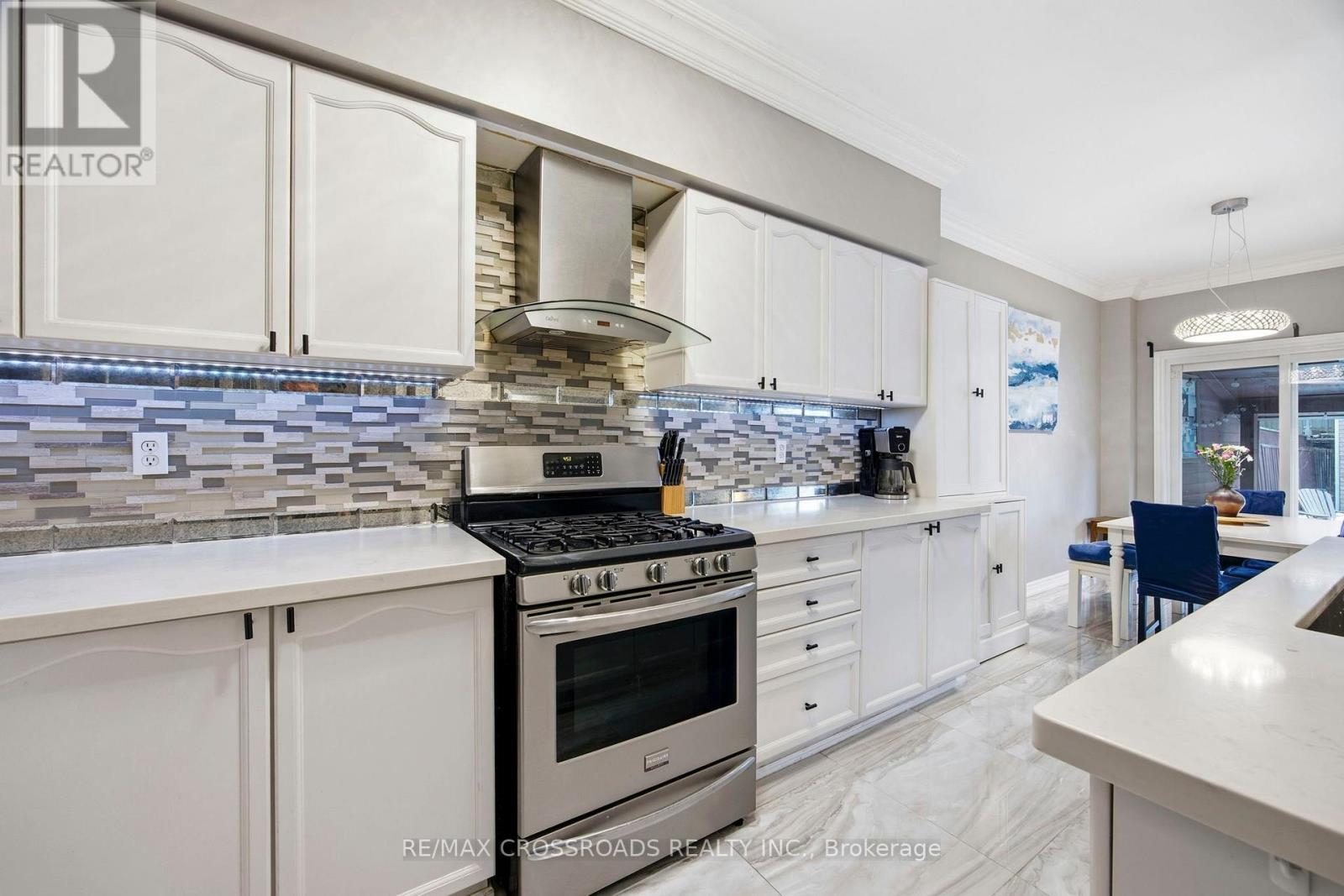 12 Sam Frustaglio Drive, Toronto, Ontario  M9N 3Y5 - Photo 13 - W12837682