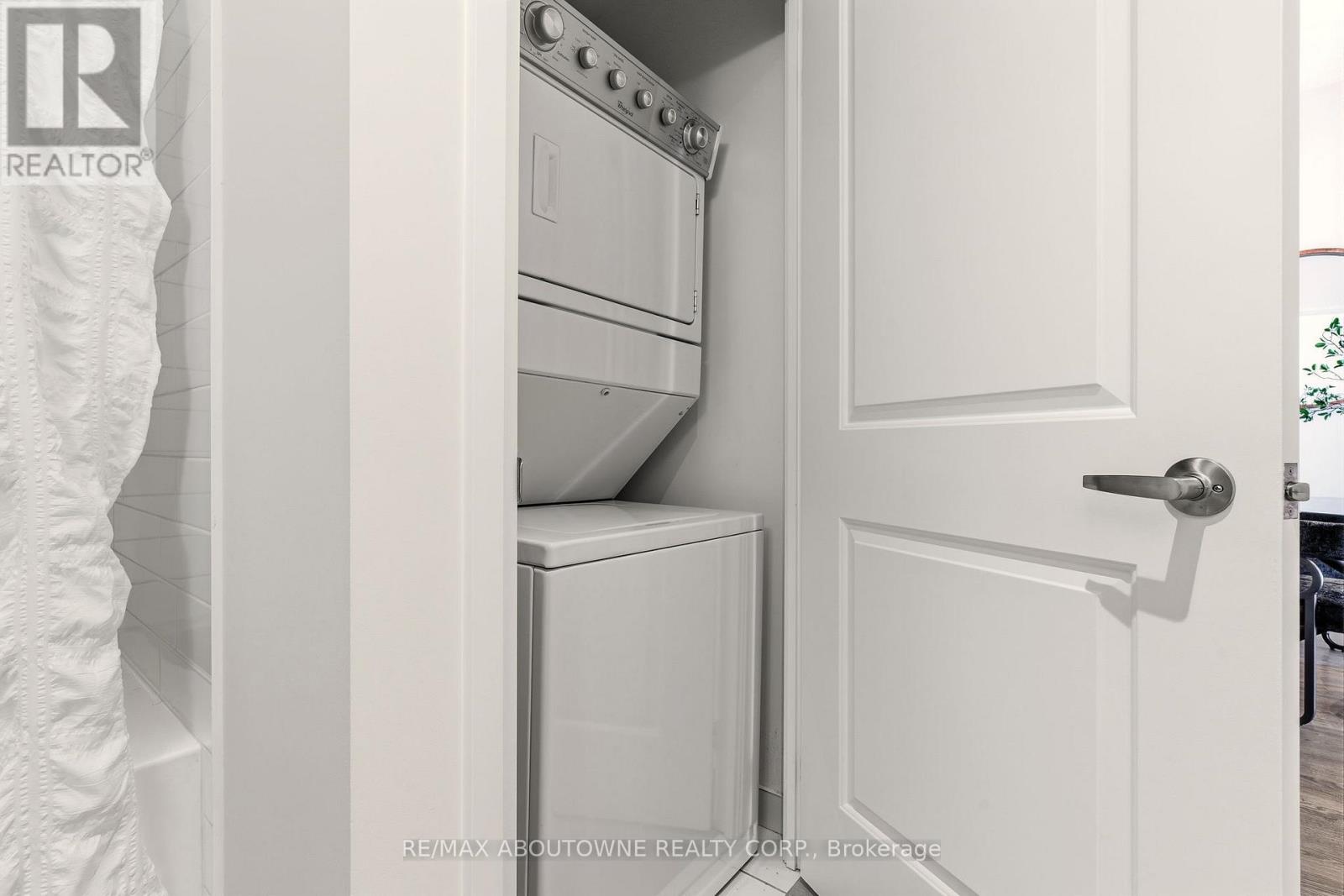 Ph04 - 65 Speers Road, Oakville, Ontario  L6K 0J1 - Photo 11 - W12837706