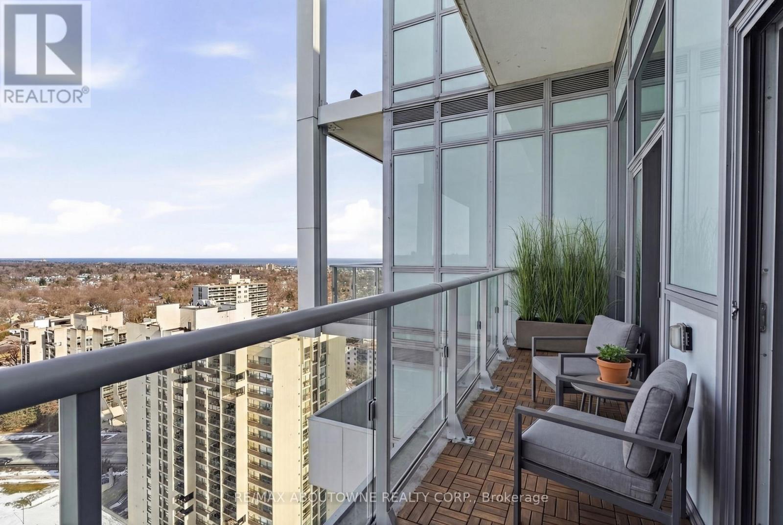 Ph04 - 65 Speers Road, Oakville, Ontario  L6K 0J1 - Photo 2 - W12837706