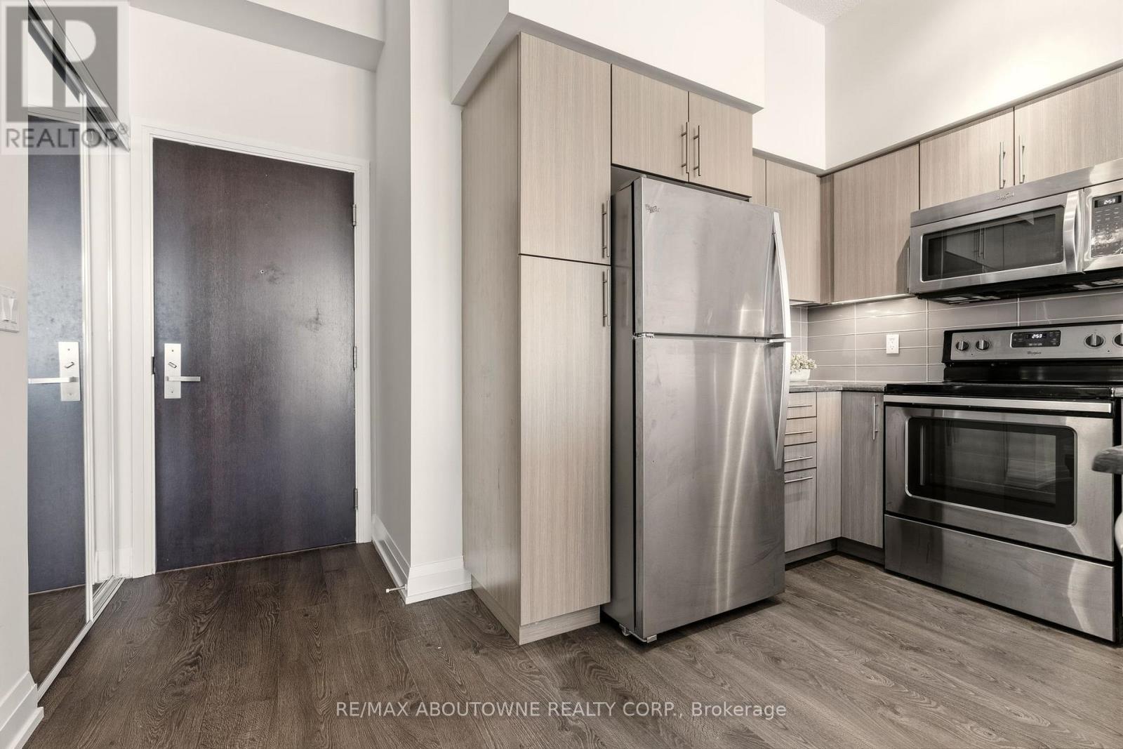 Ph04 - 65 Speers Road, Oakville, Ontario  L6K 0J1 - Photo 3 - W12837706