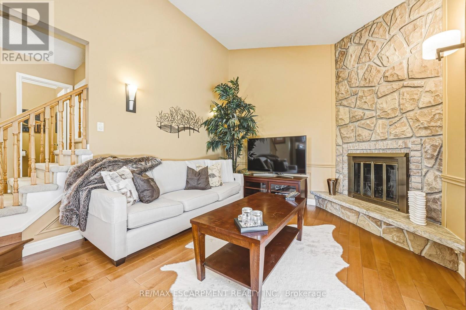 577 Tomahawk Crescent, Hamilton, Ontario  L9G 3T4 - Photo 11 - X12837700