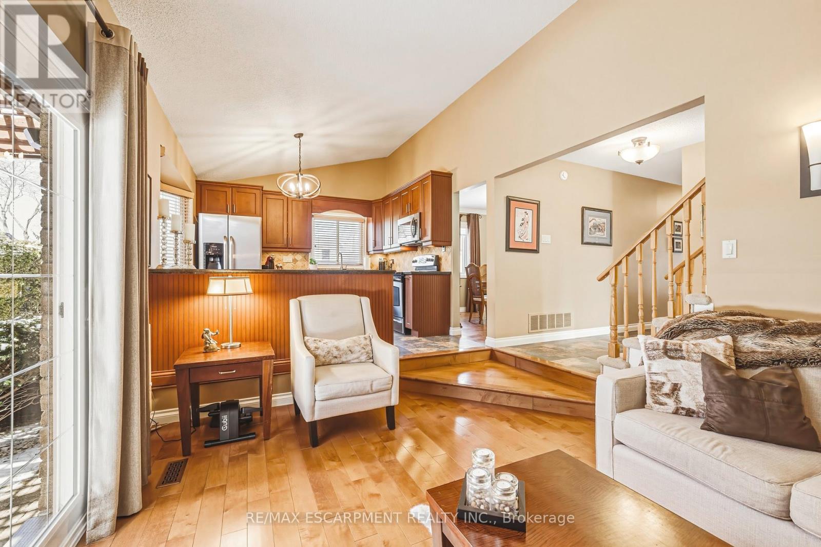 577 Tomahawk Crescent, Hamilton, Ontario  L9G 3T4 - Photo 13 - X12837700