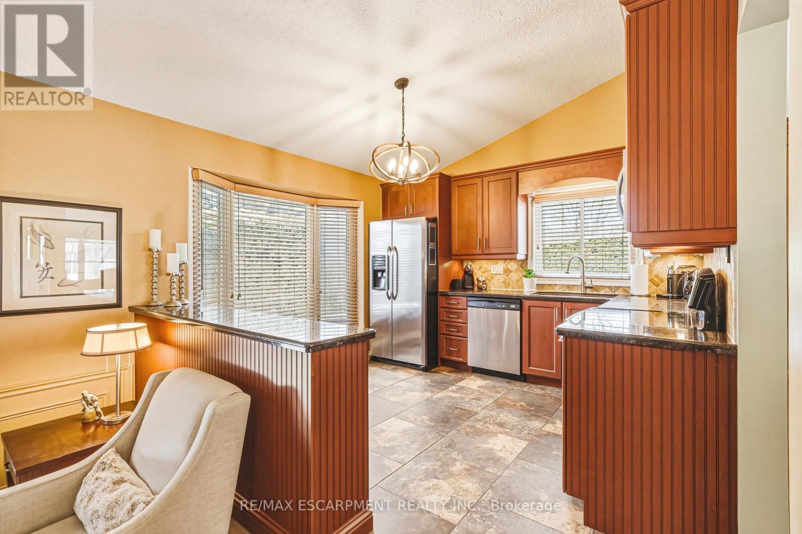 577 Tomahawk Crescent, Hamilton, Ontario  L9G 3T4 - Photo 14 - X12837700