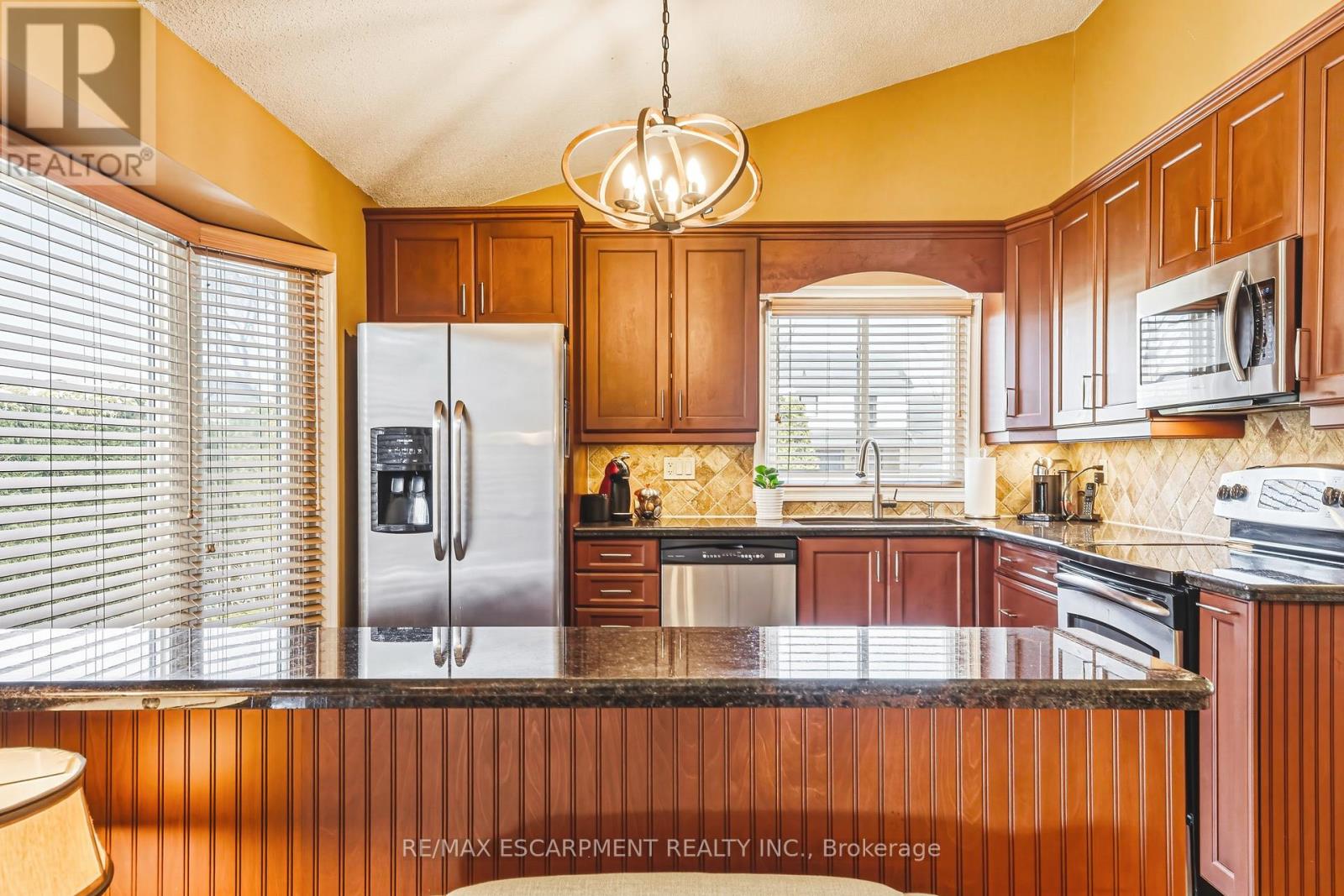 577 Tomahawk Crescent, Hamilton, Ontario  L9G 3T4 - Photo 15 - X12837700