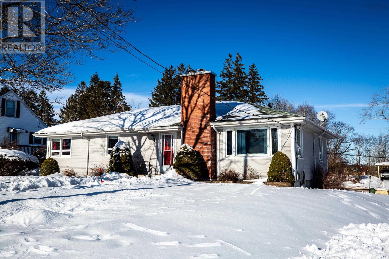 168 Broad Street, Lunenburg, Nova Scotia  B0J 2C0 - Photo 1 - 202603676