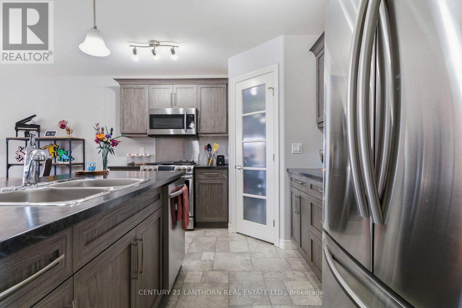 29 Sandhu Crescent, Belleville, Ontario  K8P 0G7 - Photo 8 - X12837792