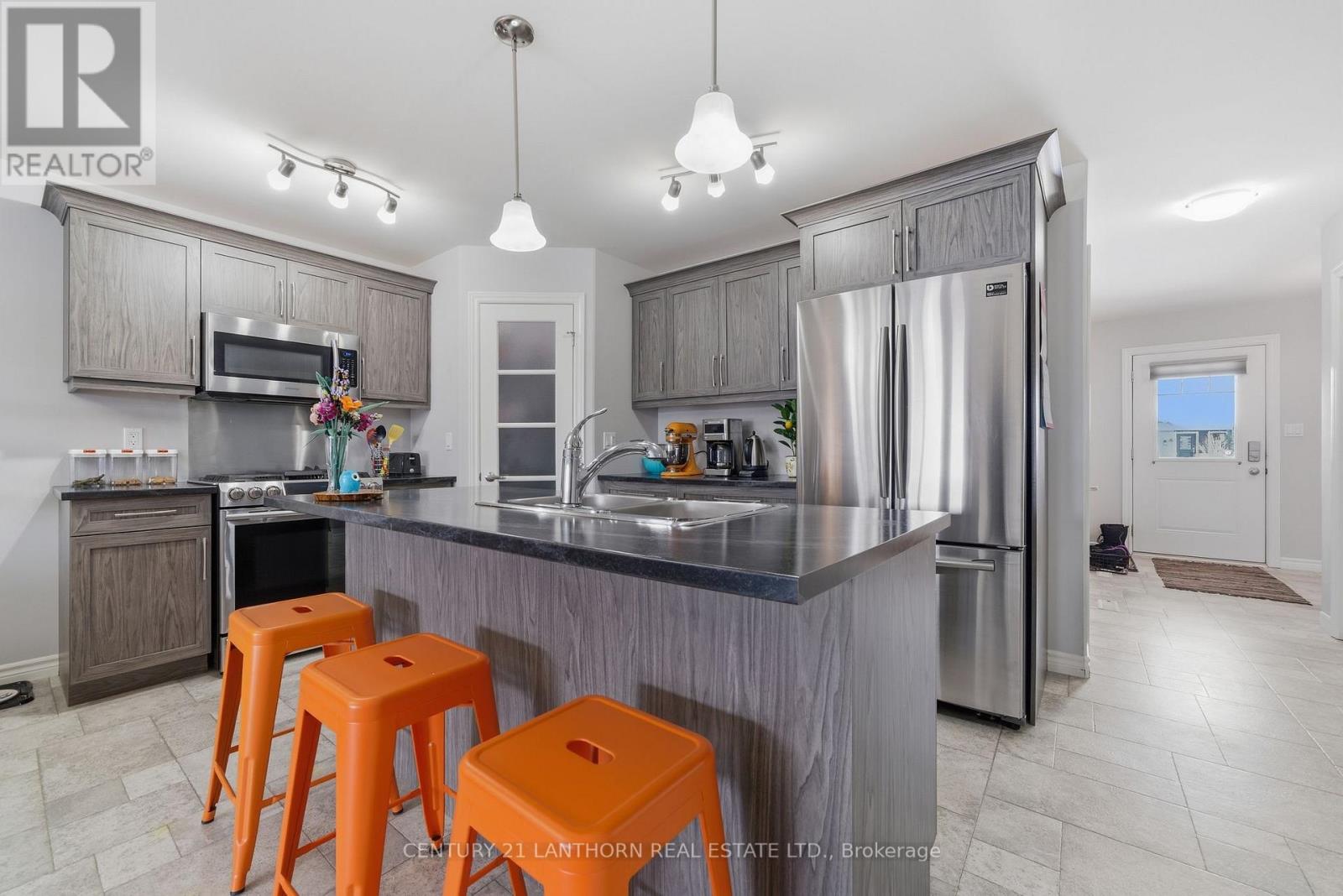 29 Sandhu Crescent, Belleville, Ontario  K8P 0G7 - Photo 9 - X12837792