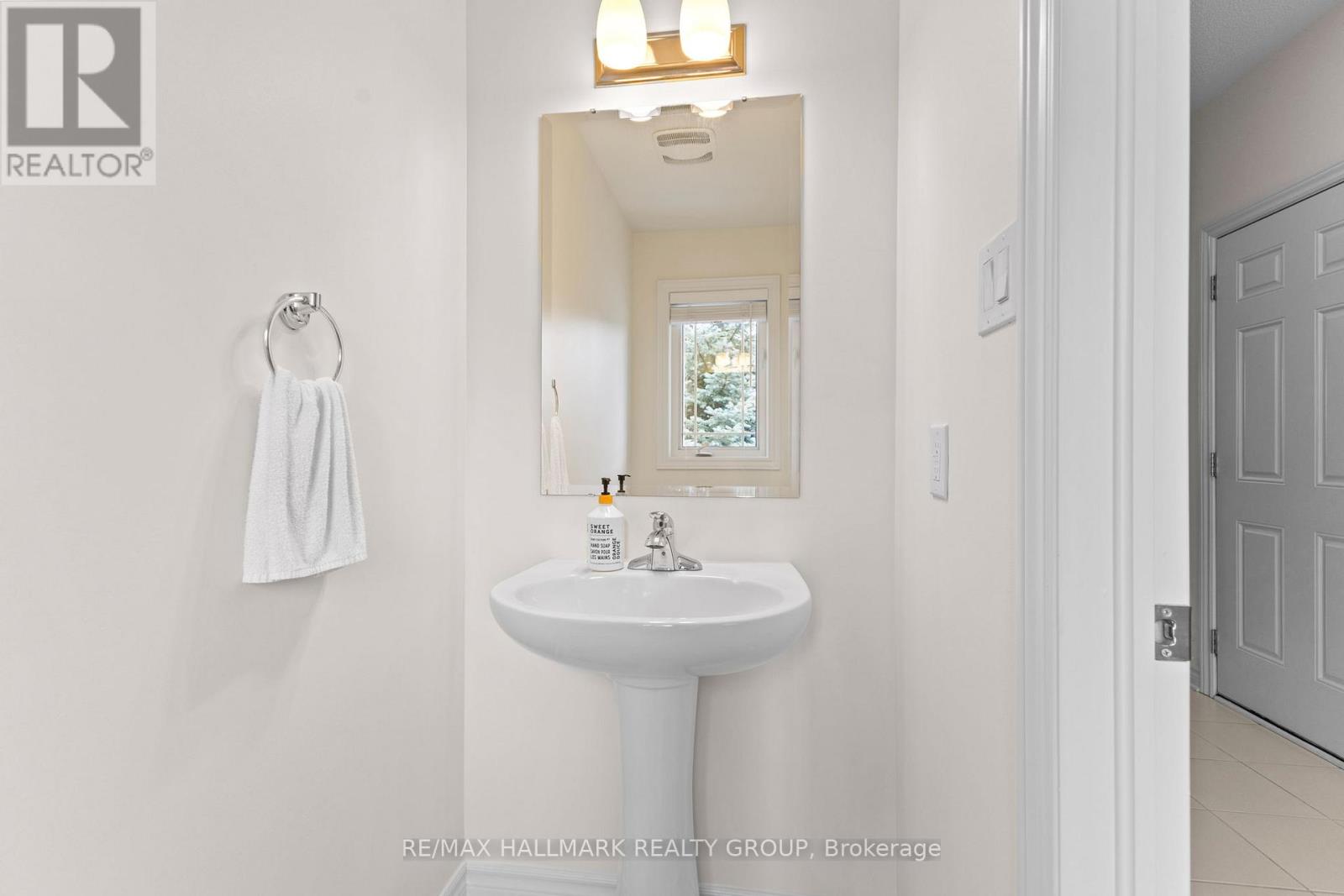 420 Barrick Hill Road, Ottawa, Ontario  K2M 0H7 - Photo 4 - X12837766