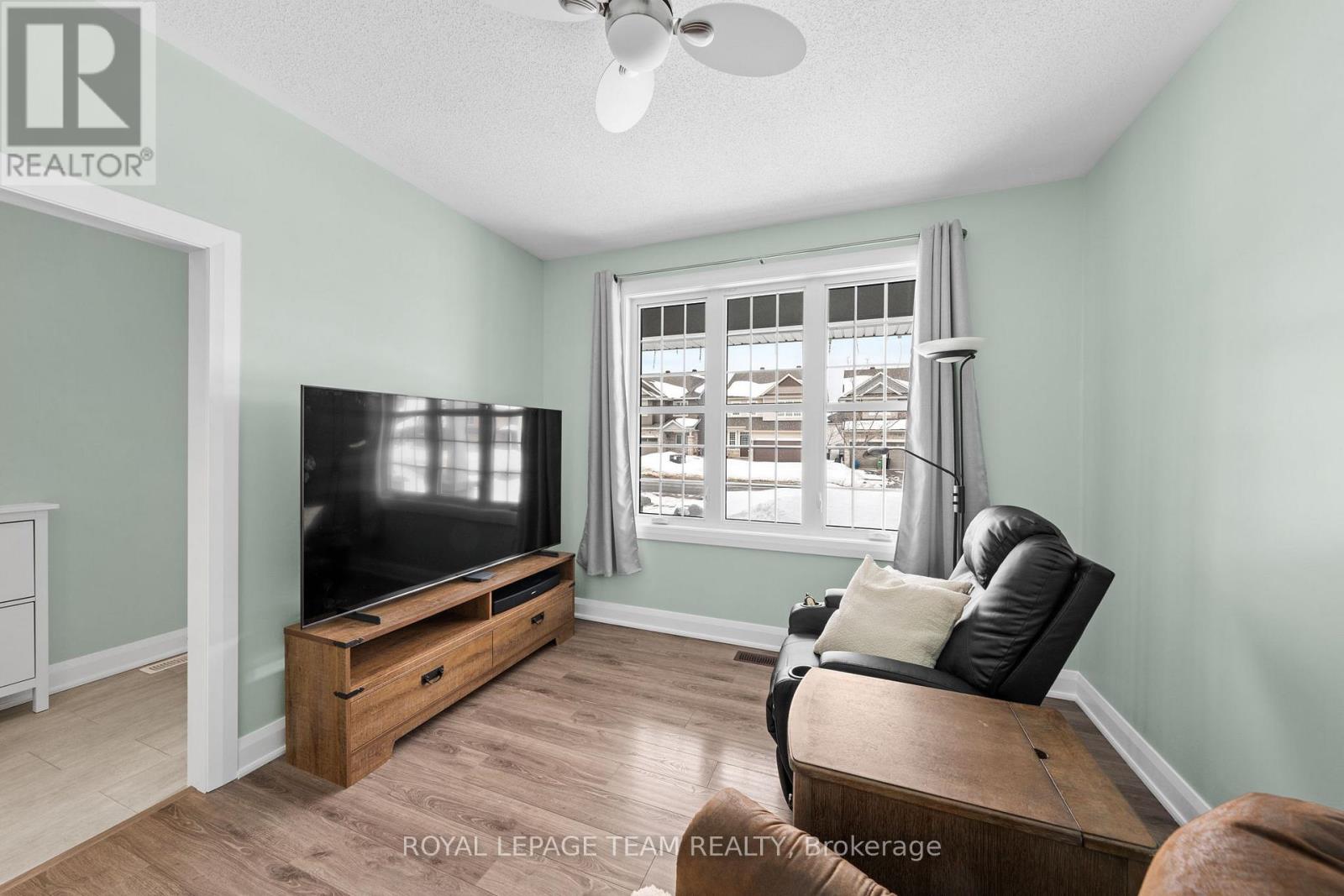 111 Dun Skipper Drive, Ottawa, Ontario  K1X 0G1 - Photo 5 - X12837782