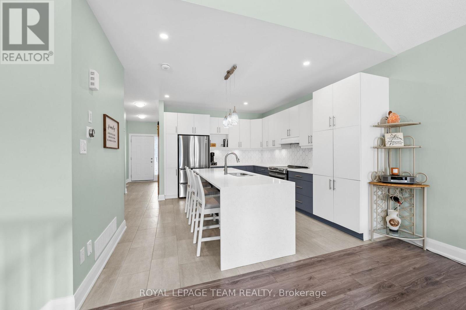 111 Dun Skipper Drive, Ottawa, Ontario  K1X 0G1 - Photo 8 - X12837782