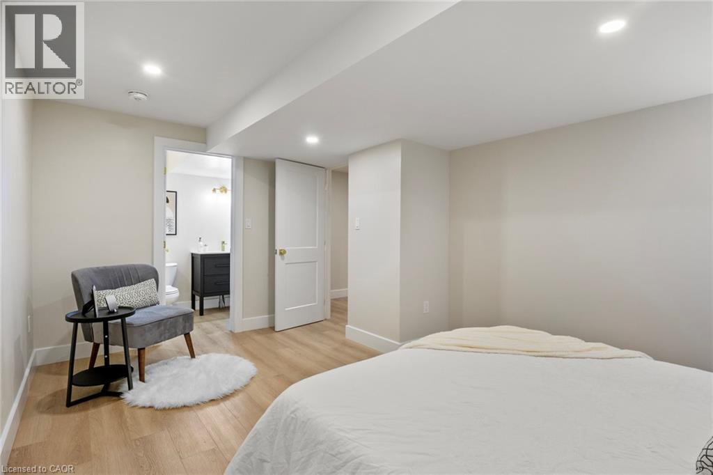 92 Scenic Wood Crescent, Kitchener, Ontario  N2A 3N6 - Photo 28 - 40808022