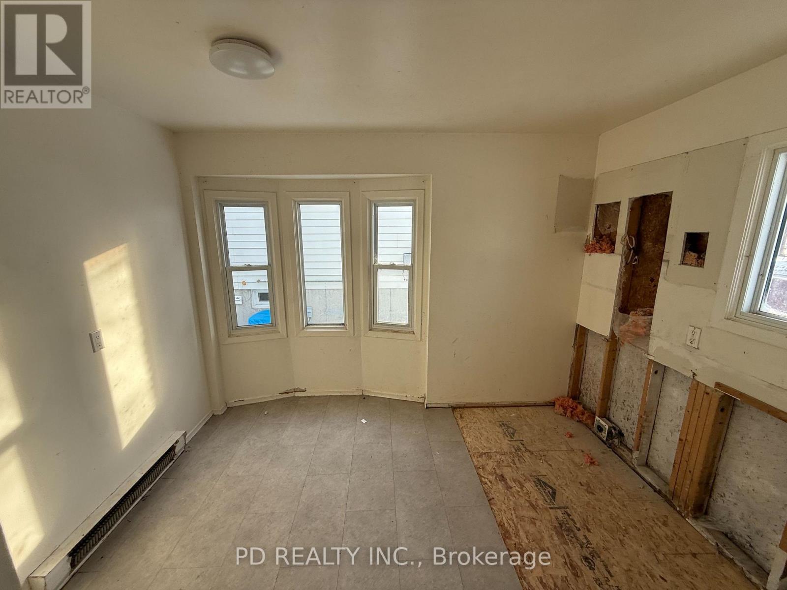 831 Milford Drive, Peterborough (Ashburnham Ward 4), Ontario  K9J 8K3 - Photo 6 - X12837470