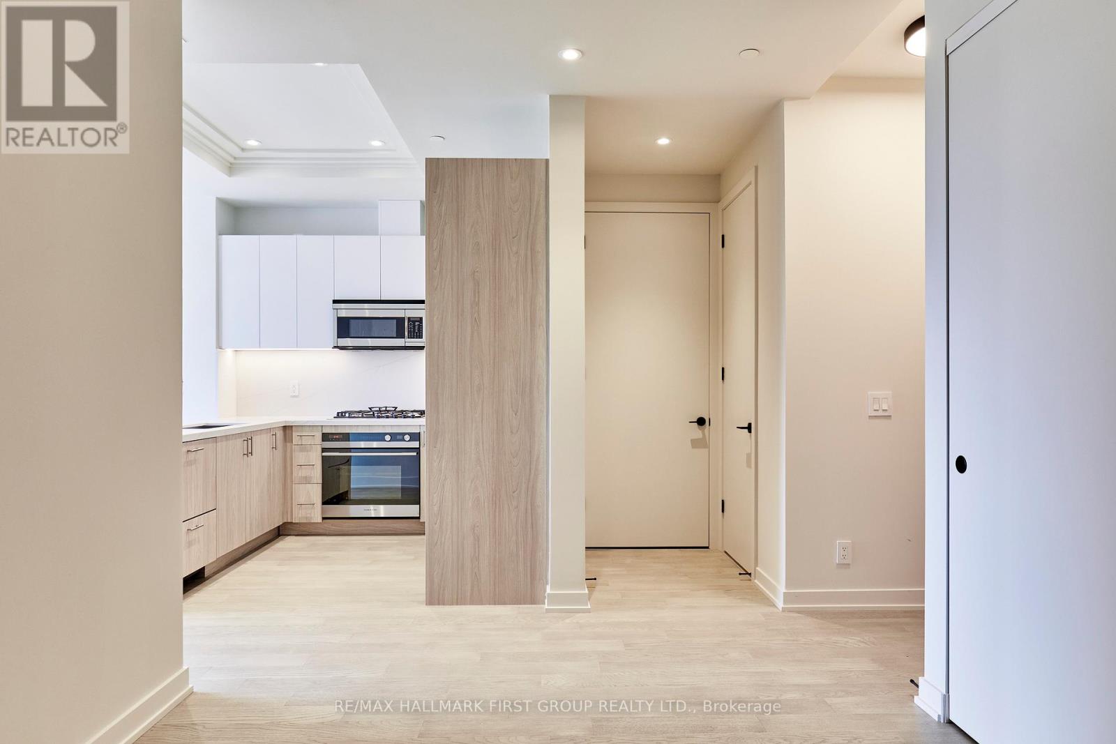 407 - 123 Maurice Drive, Oakville, Ontario  L6K 2W6 - Photo 8 - W12837774