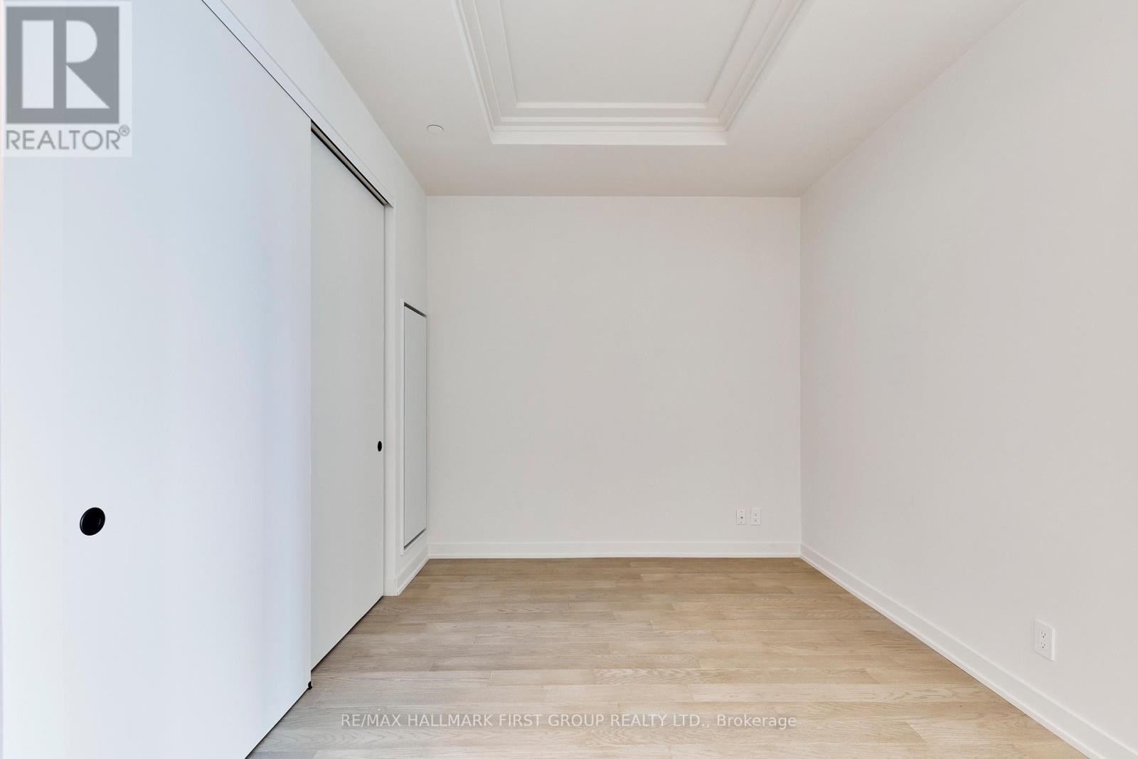 407 - 123 Maurice Drive, Oakville, Ontario  L6K 2W6 - Photo 6 - W12837776