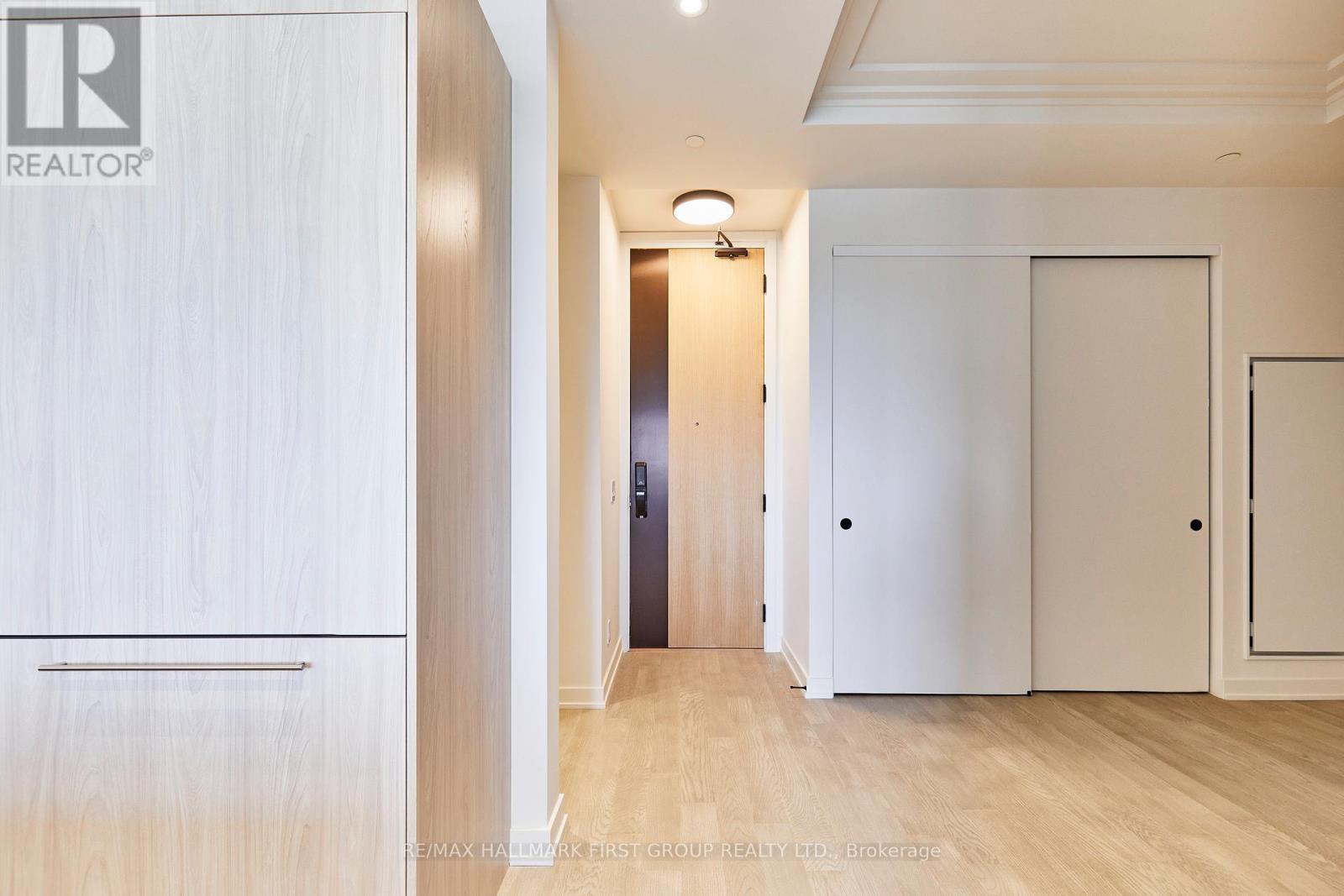 407 - 123 Maurice Drive, Oakville, Ontario  L6K 2W6 - Photo 4 - W12837778