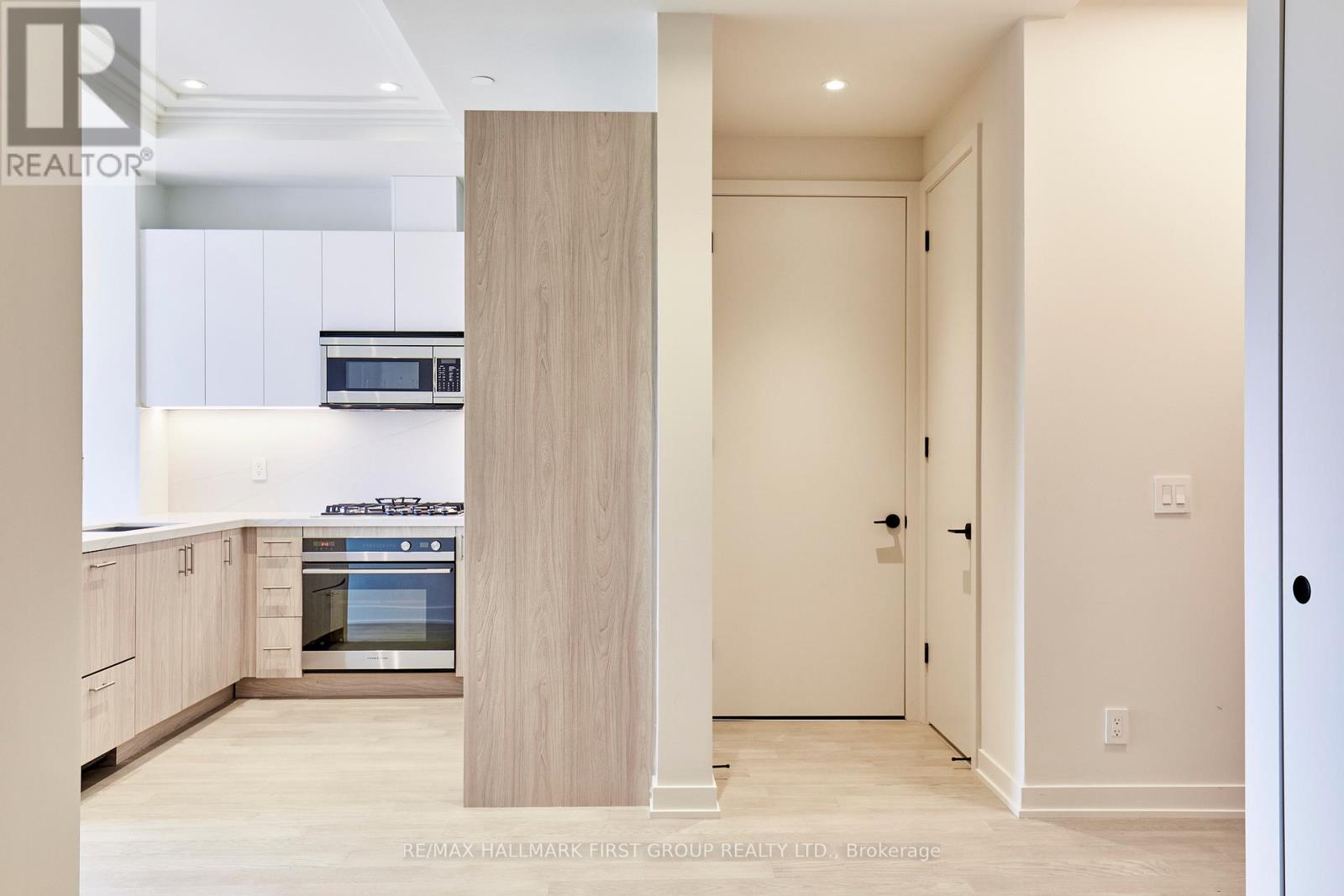 407 - 123 Maurice Drive, Oakville, Ontario  L6K 2W6 - Photo 8 - W12837778