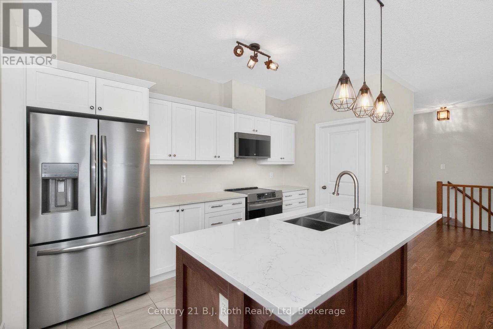 53 Hunter Avenue, Tay, Ontario  L0K 2A0 - Photo 8 - S12837874