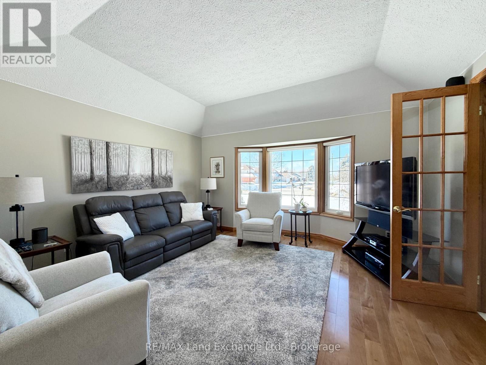 375 Stafford Street, Saugeen Shores, Ontario  N0H 2C1 - Photo 4 - X12837844