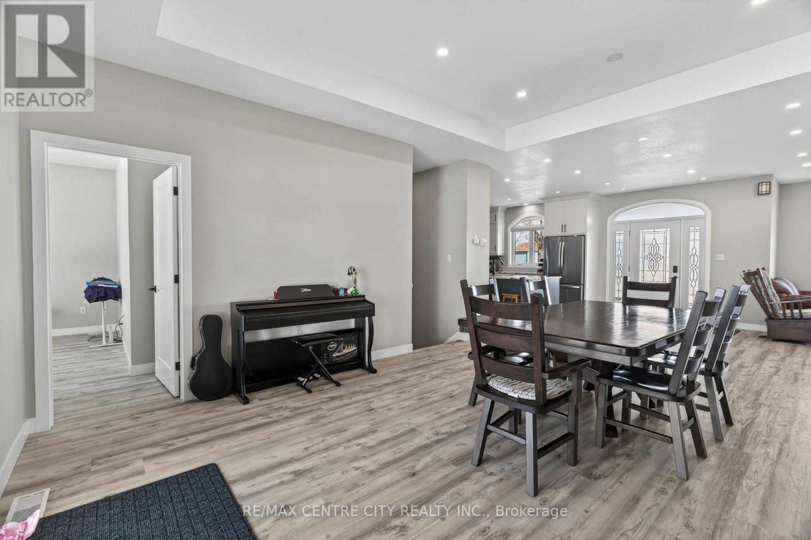 22273 Pratt Siding Road, Southwest Middlesex, Ontario  N0L 1M0 - Photo 15 - X12837856