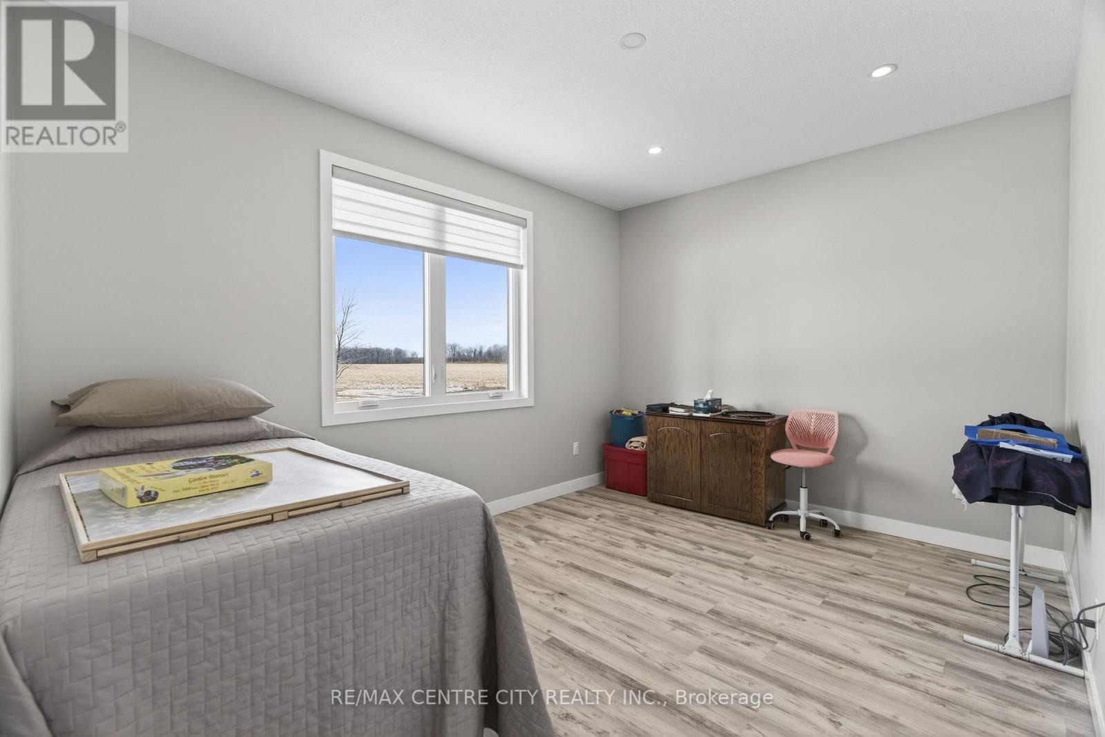 22273 Pratt Siding Road, Southwest Middlesex, Ontario  N0L 1M0 - Photo 16 - X12837856