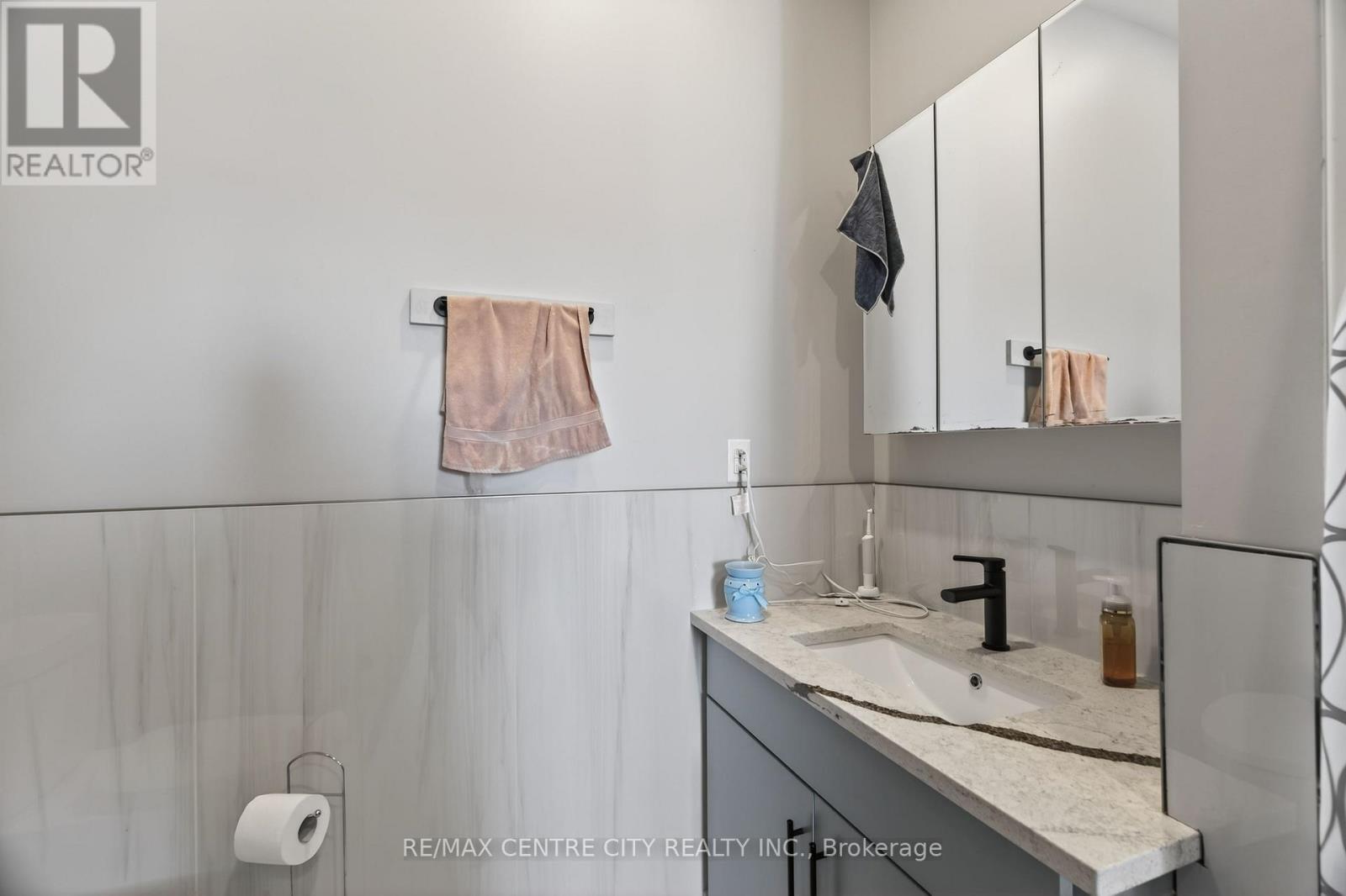 22273 Pratt Siding Road, Southwest Middlesex, Ontario  N0L 1M0 - Photo 20 - X12837856