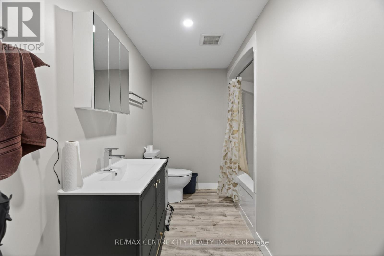 22273 Pratt Siding Road, Southwest Middlesex, Ontario  N0L 1M0 - Photo 29 - X12837856