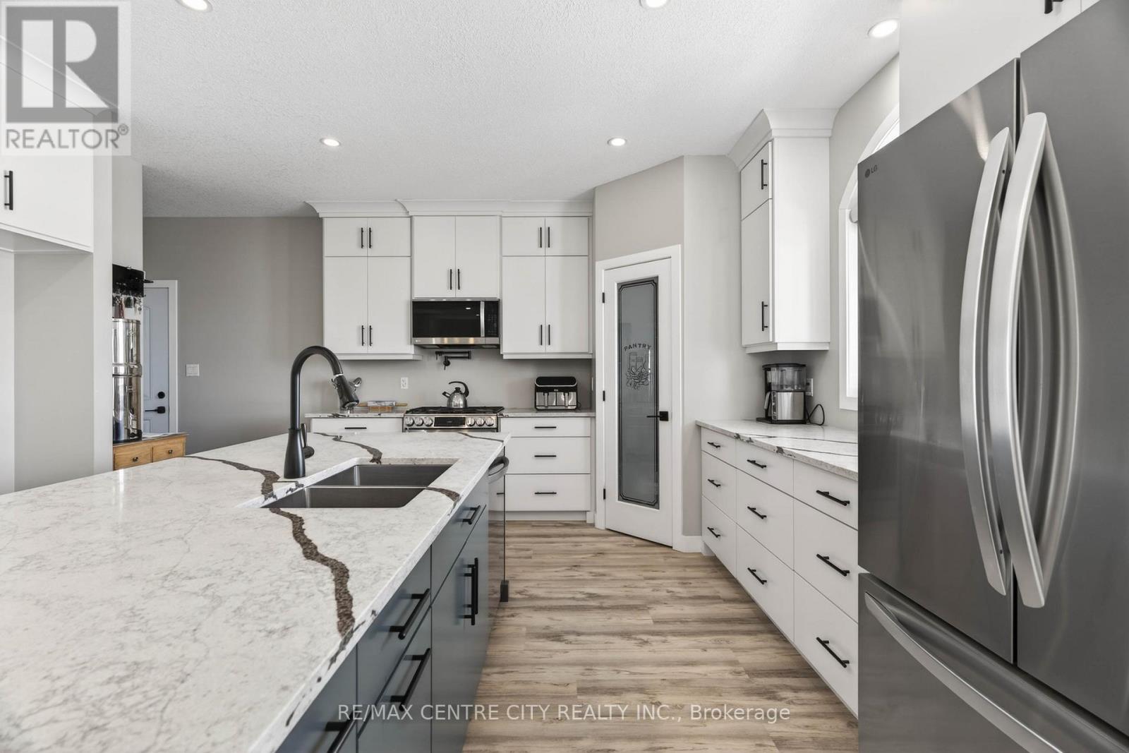 22273 Pratt Siding Road, Southwest Middlesex, Ontario  N0L 1M0 - Photo 32 - X12837856