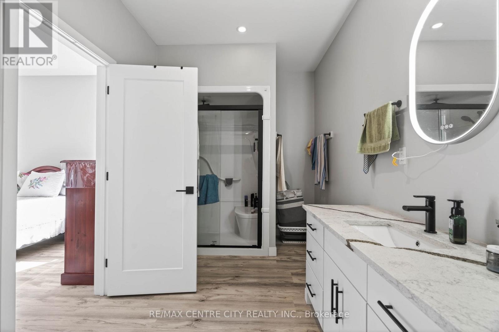 22273 Pratt Siding Road, Southwest Middlesex, Ontario  N0L 1M0 - Photo 37 - X12837856