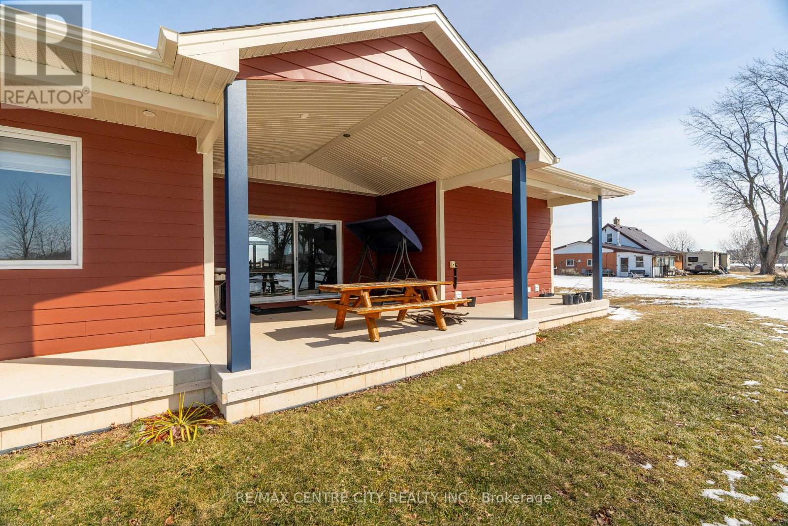 22273 Pratt Siding Road, Southwest Middlesex, Ontario  N0L 1M0 - Photo 41 - X12837856