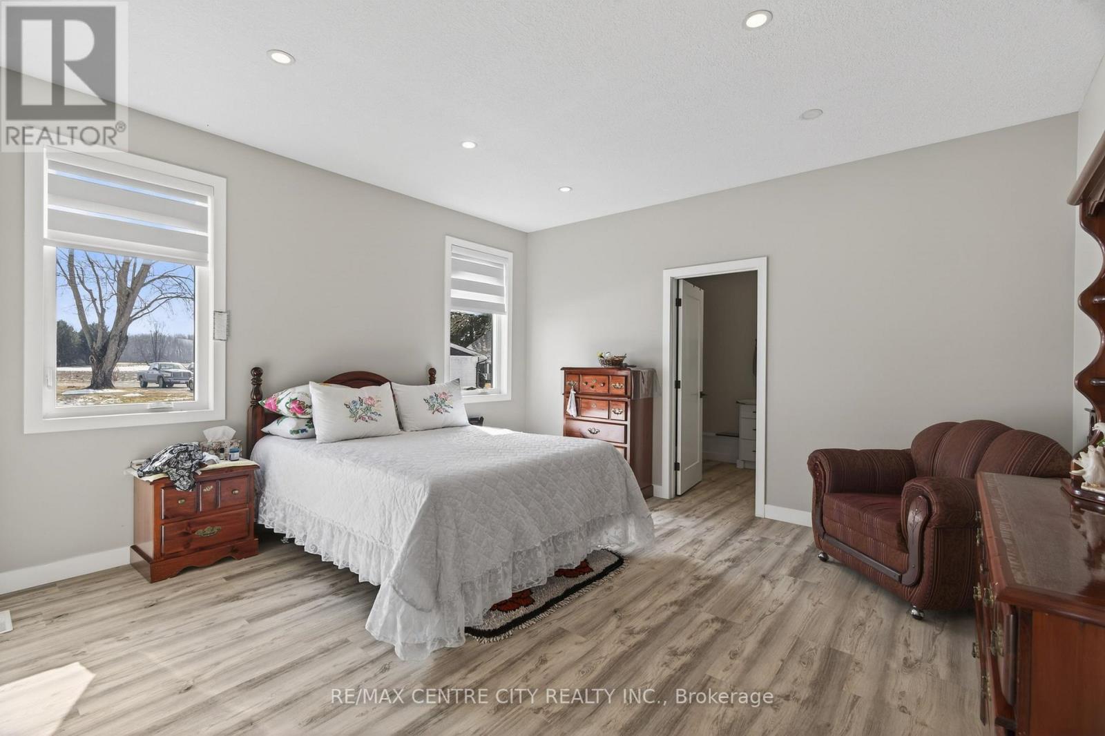 22273 Pratt Siding Road, Southwest Middlesex, Ontario  N0L 1M0 - Photo 8 - X12837856