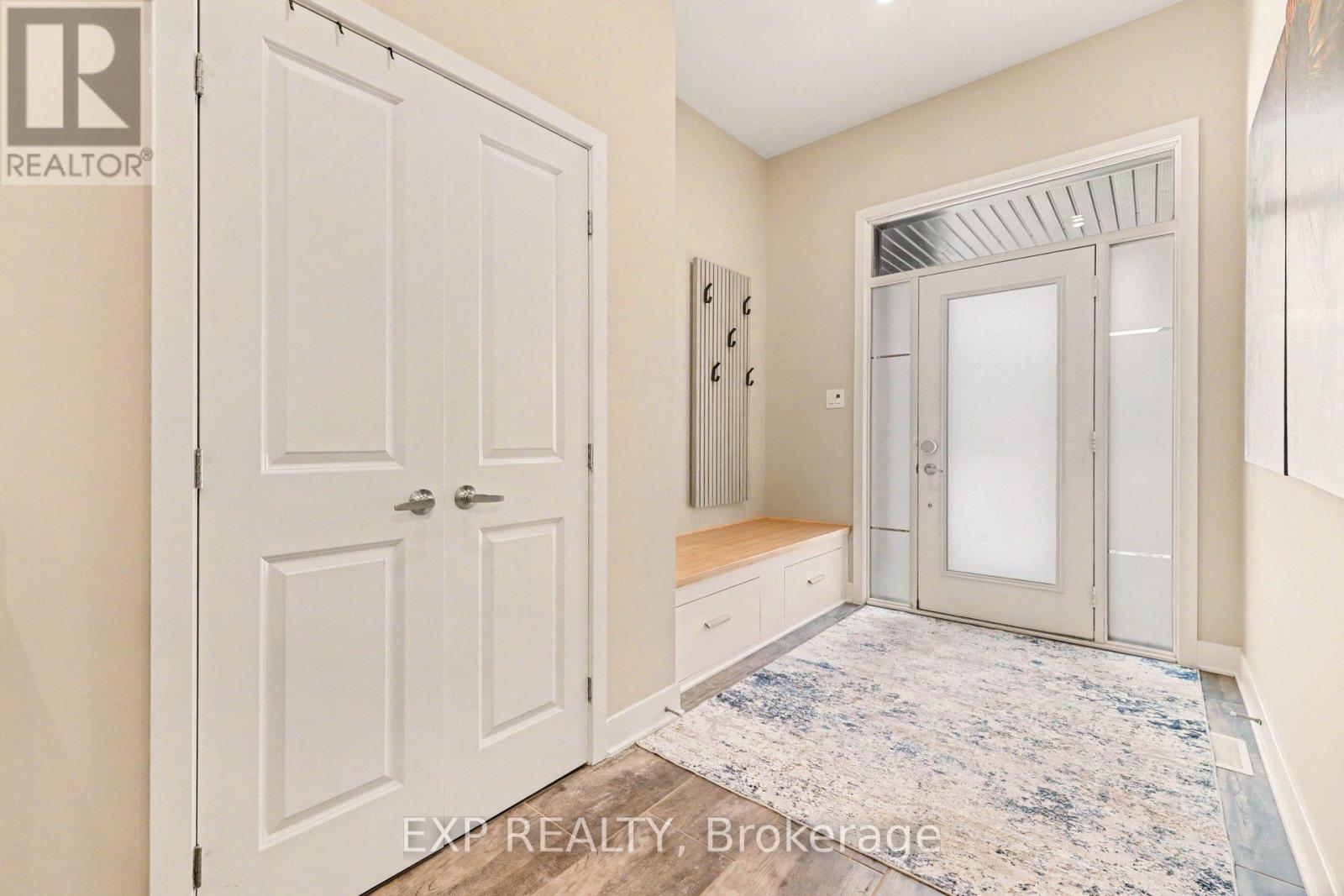 567 Rathburn Lane, Ottawa, Ontario  K1T 0T3 - Photo 3 - X12837872