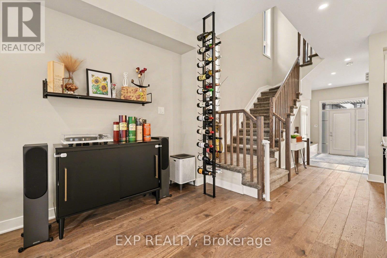 567 Rathburn Lane, Ottawa, Ontario  K1T 0T3 - Photo 4 - X12837872