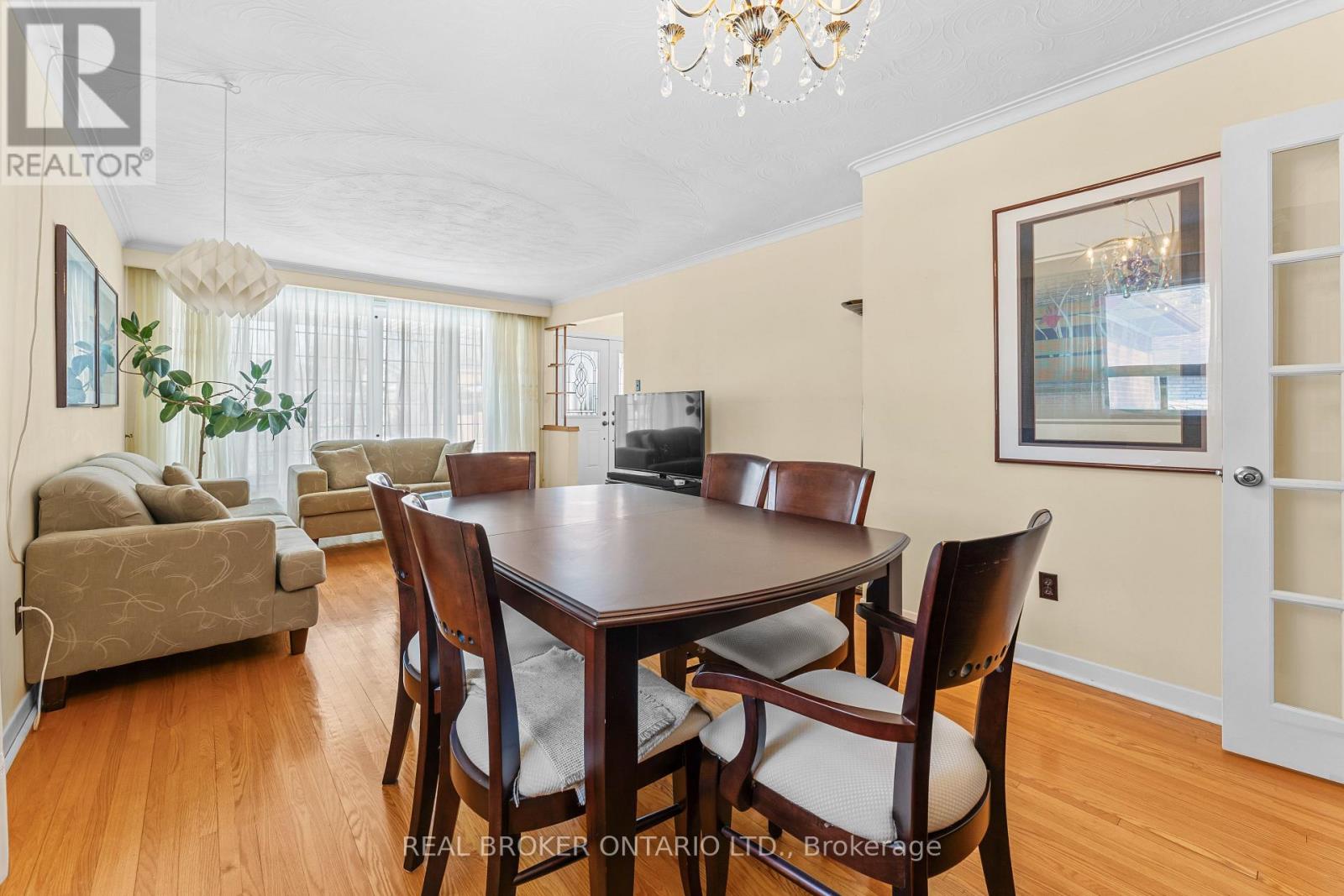 23 Beaumaris Crescent, Toronto, Ontario  M9R 1N7 - Photo 12 - W12837746