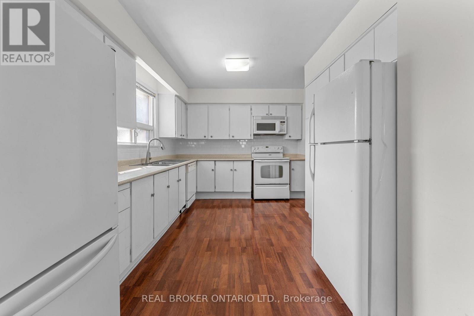 23 Beaumaris Crescent, Toronto, Ontario  M9R 1N7 - Photo 6 - W12837746