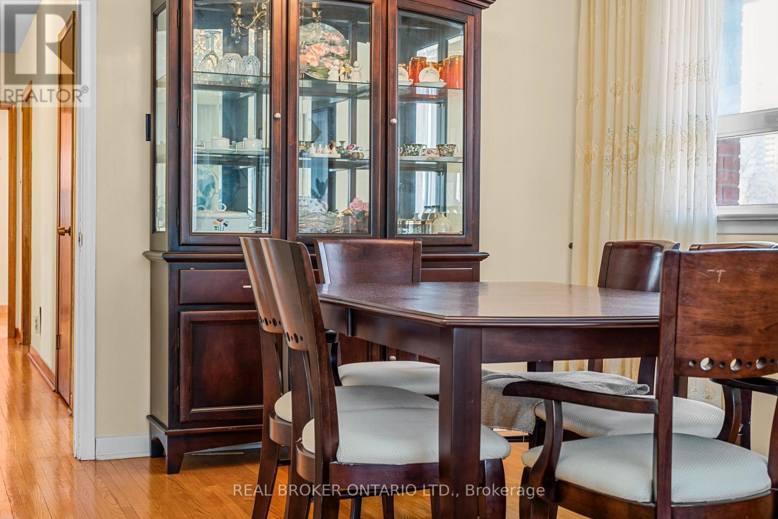 23 Beaumaris Crescent, Toronto, Ontario  M9R 1N7 - Photo 11 - W12837746