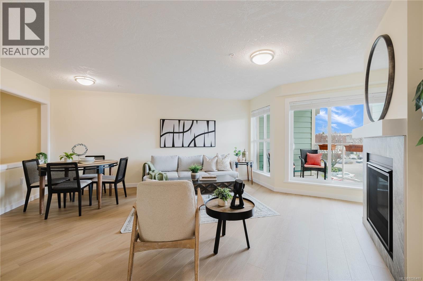 304 689 Bay St, Victoria, British Columbia  V8T 4M9 - Photo 3 - 1026489