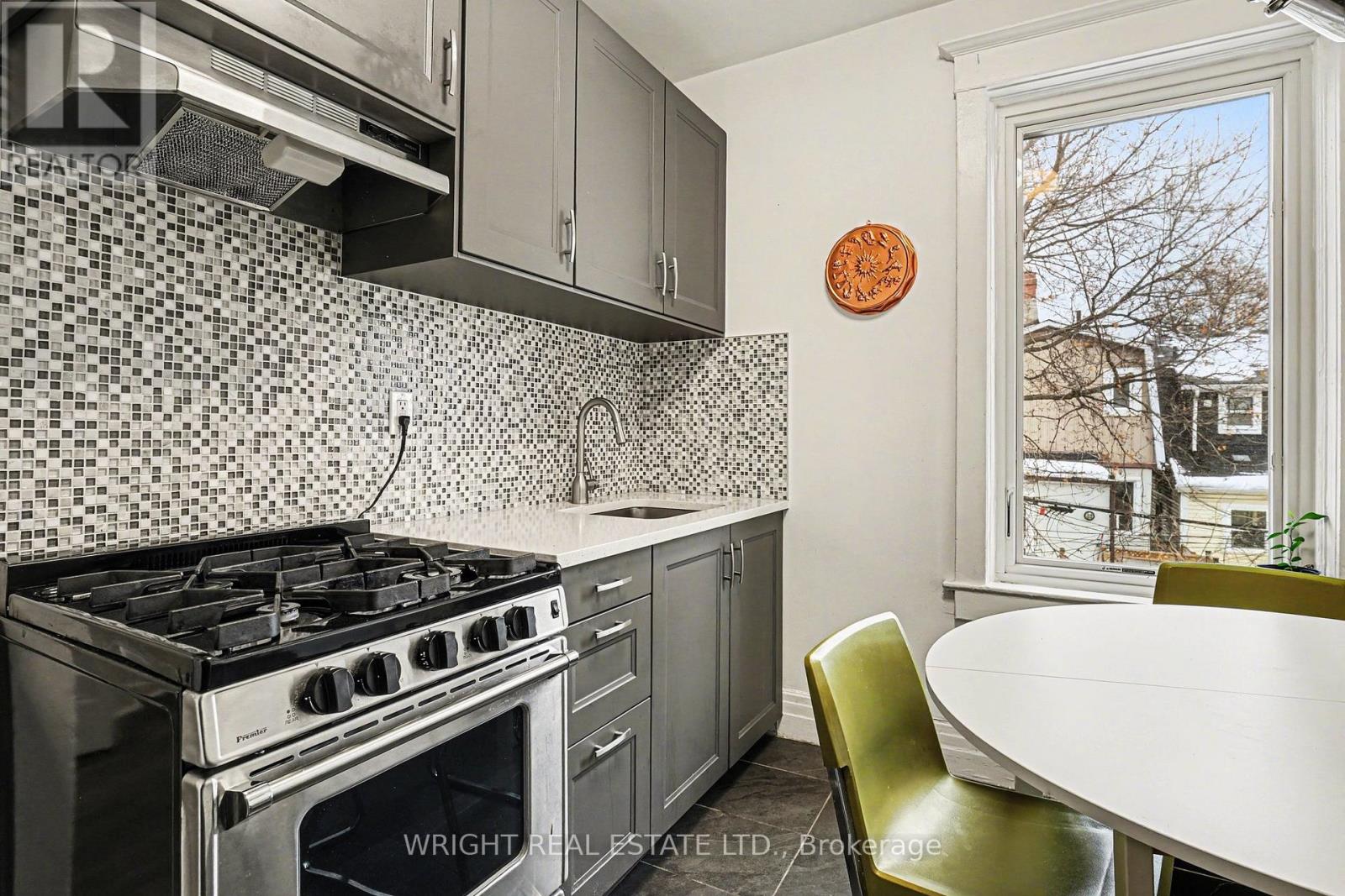 1273 Lansdowne Avenue N, Toronto, Ontario  M6H 3Z9 - Photo 11 - W12837806