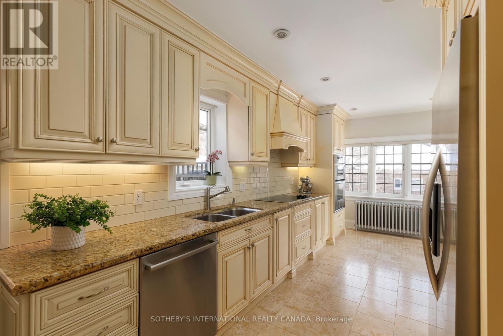 79 Willingdon Boulevard, Toronto, Ontario  M8X 2H8 - Photo 17 - W12837816