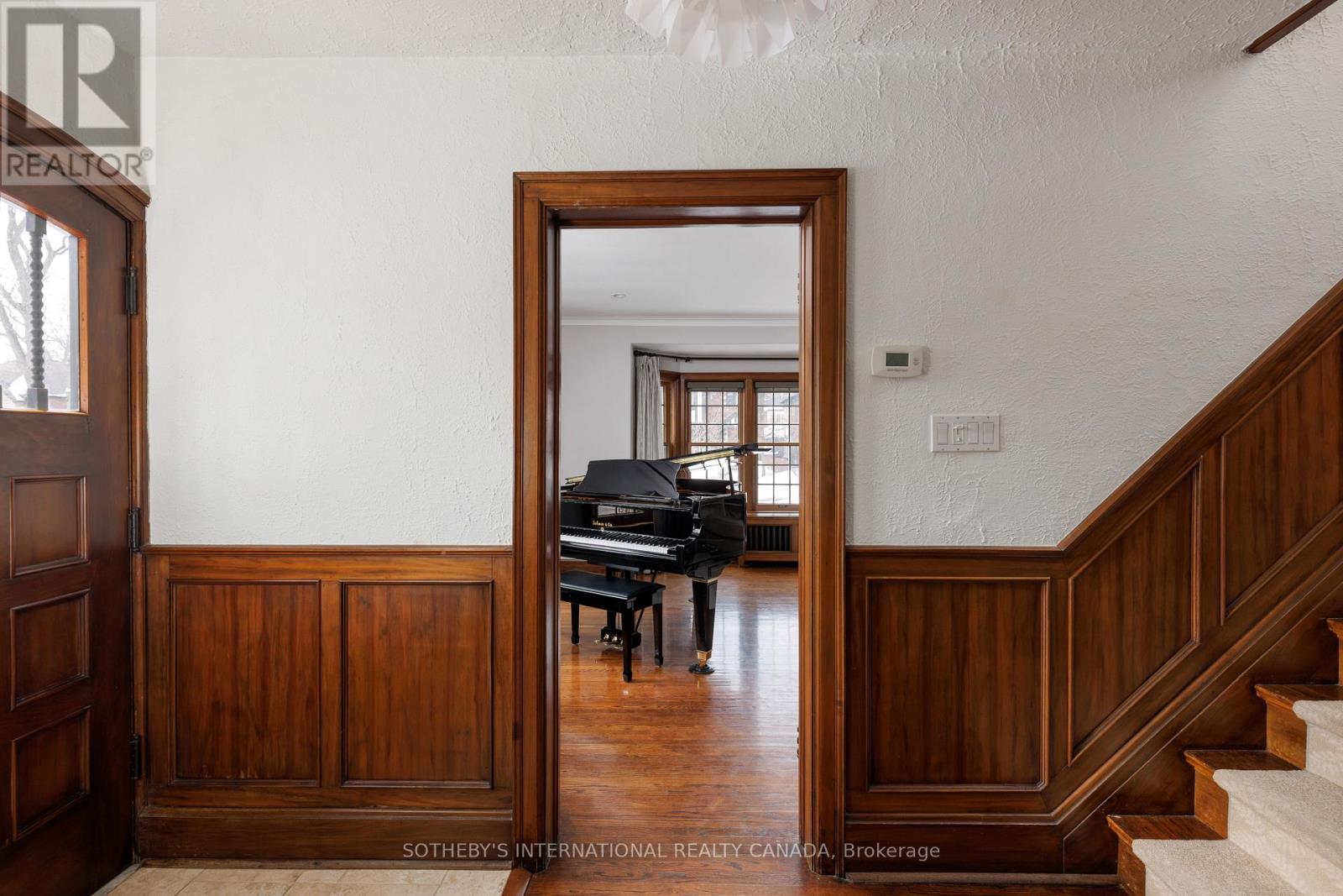 79 Willingdon Boulevard, Toronto, Ontario  M8X 2H8 - Photo 3 - W12837816