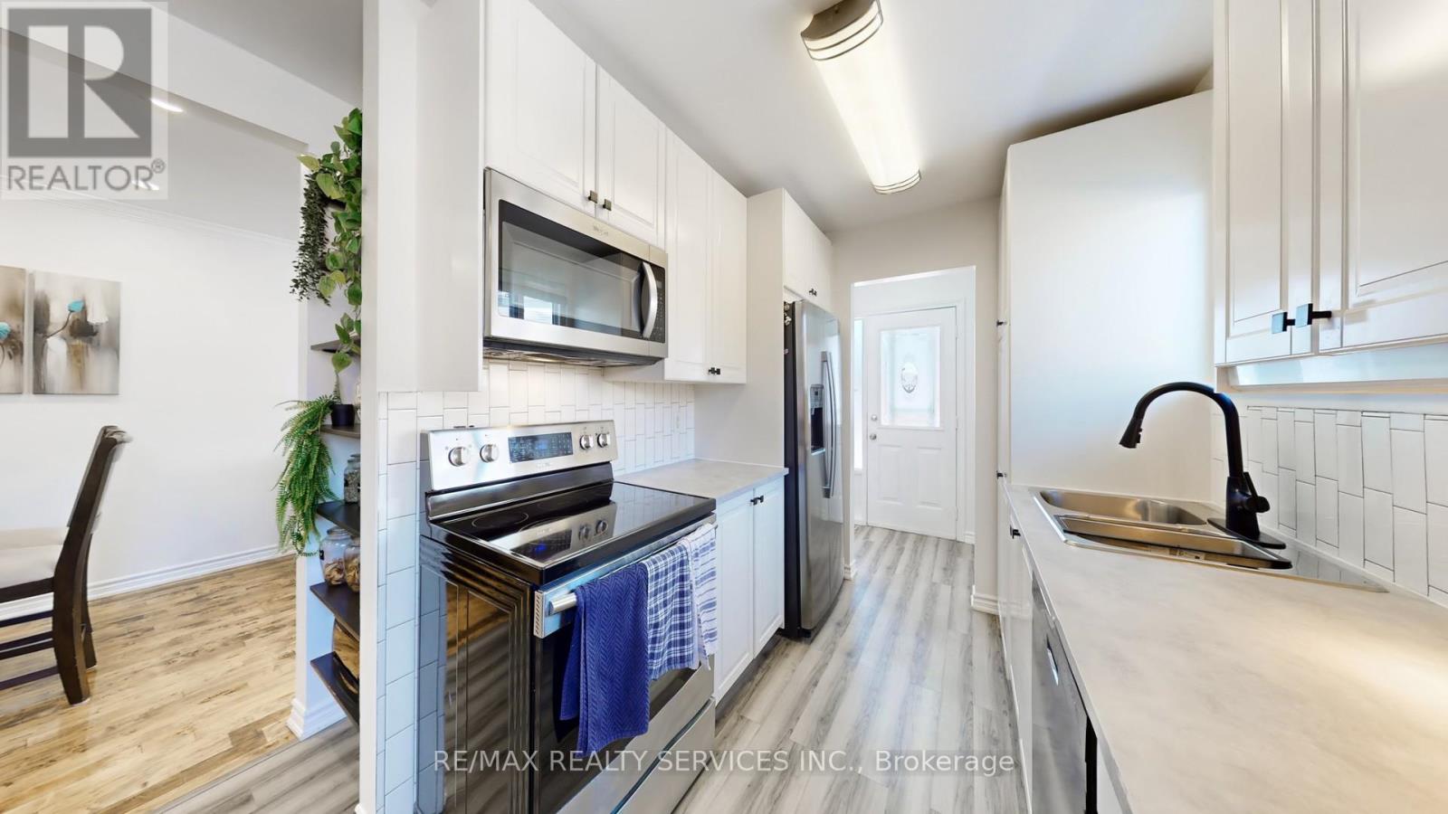 10 Minton Place, Brampton, Ontario  L6S 2S7 - Photo 10 - W12837888