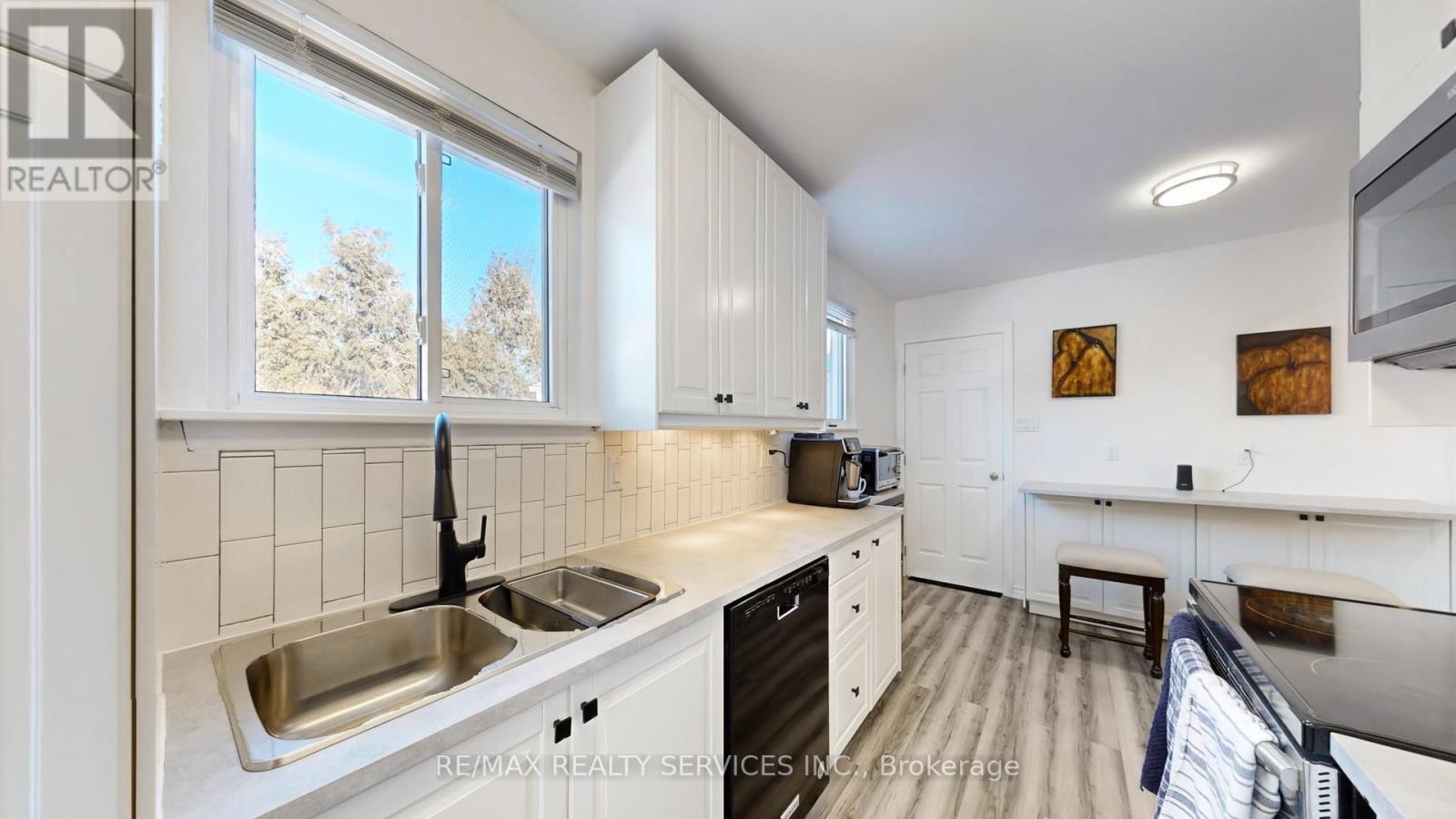 10 Minton Place, Brampton, Ontario  L6S 2S7 - Photo 12 - W12837888