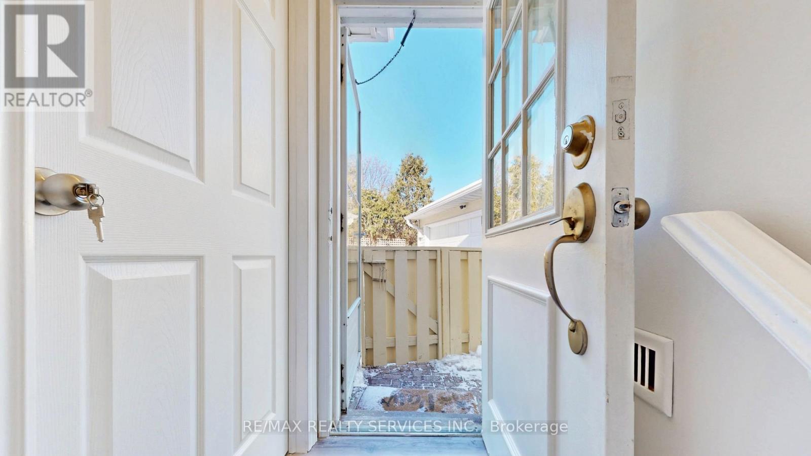 10 Minton Place, Brampton, Ontario  L6S 2S7 - Photo 25 - W12837888