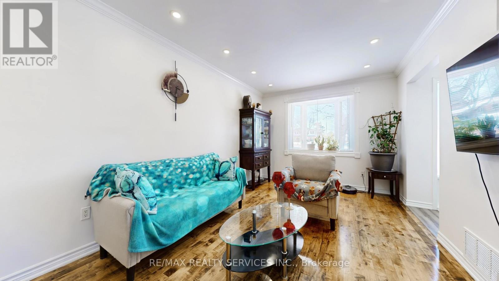 10 Minton Place, Brampton, Ontario  L6S 2S7 - Photo 5 - W12837888