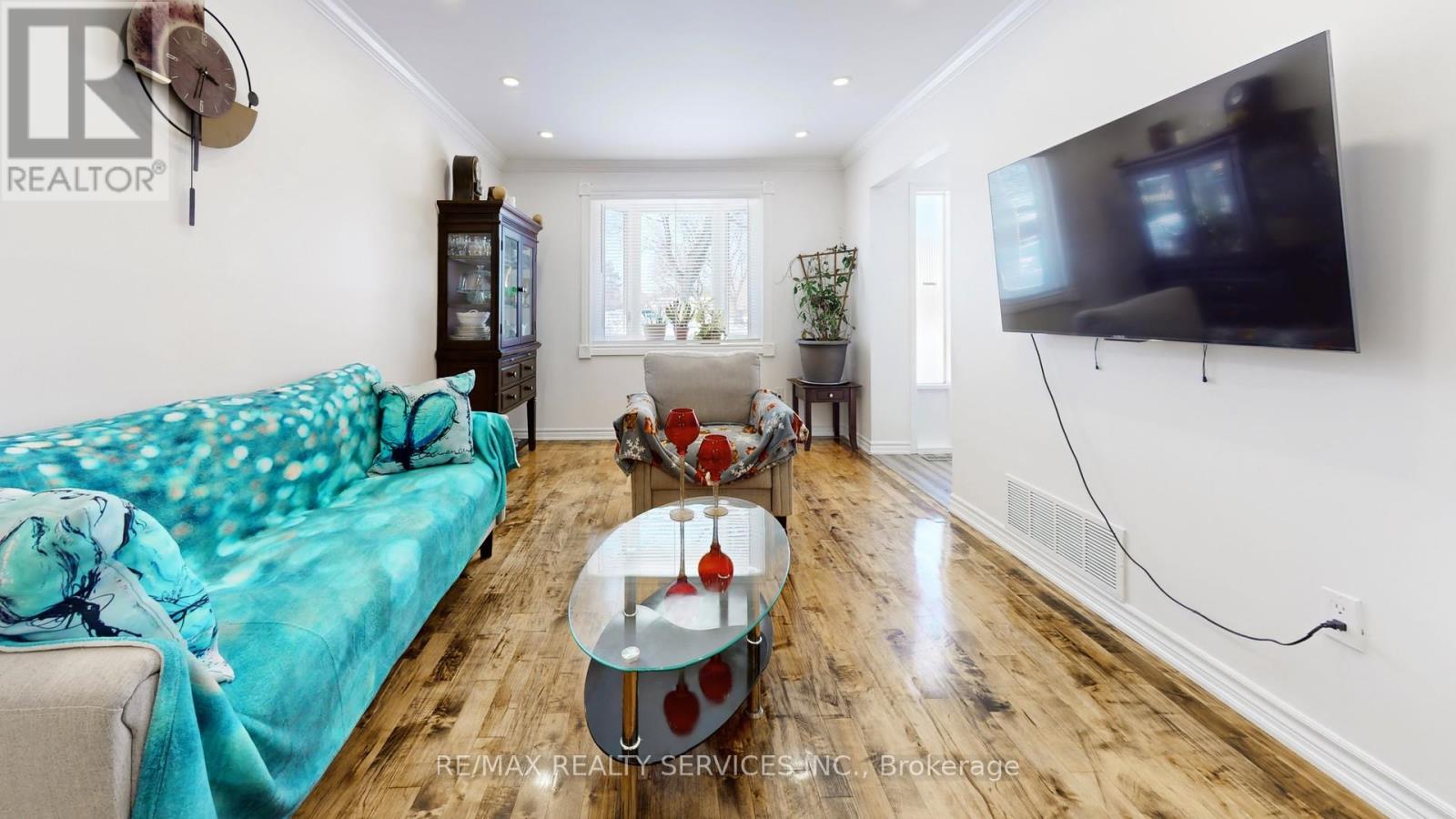 10 Minton Place, Brampton, Ontario  L6S 2S7 - Photo 6 - W12837888