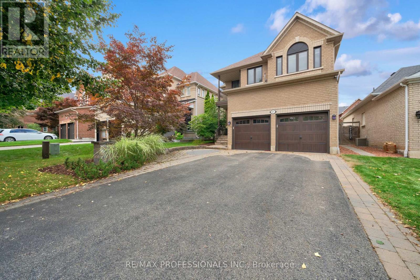 67 Chaplin Crescent, Halton Hills, Ontario  L7G 5V6 - Photo 2 - W12837902