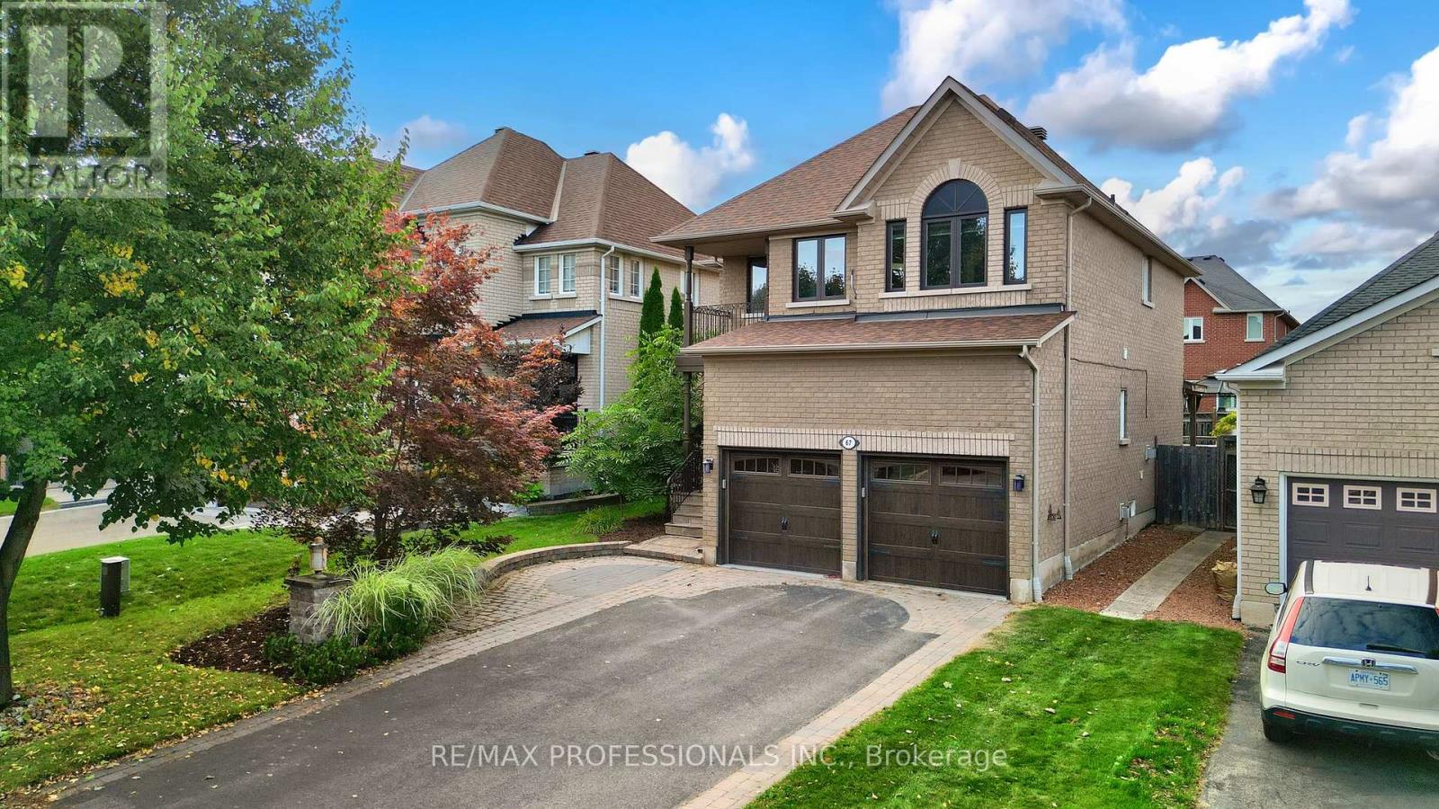 67 Chaplin Crescent, Halton Hills, Ontario  L7G 5V6 - Photo 3 - W12837902