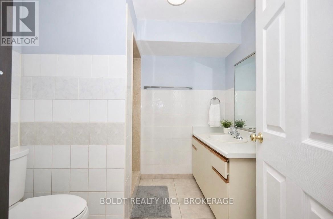 17 Colborne Street, Thorold, Ontario  L2V 3P8 - Photo 13 - X12449381