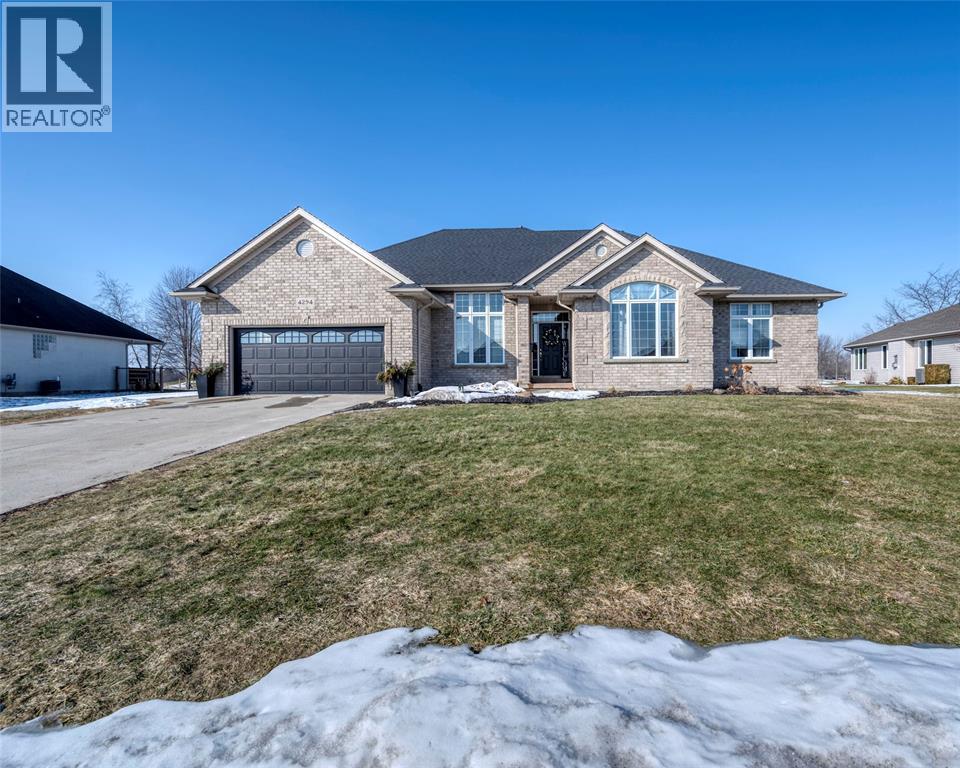 4294 Garden Crescent, Petrolia photo 3