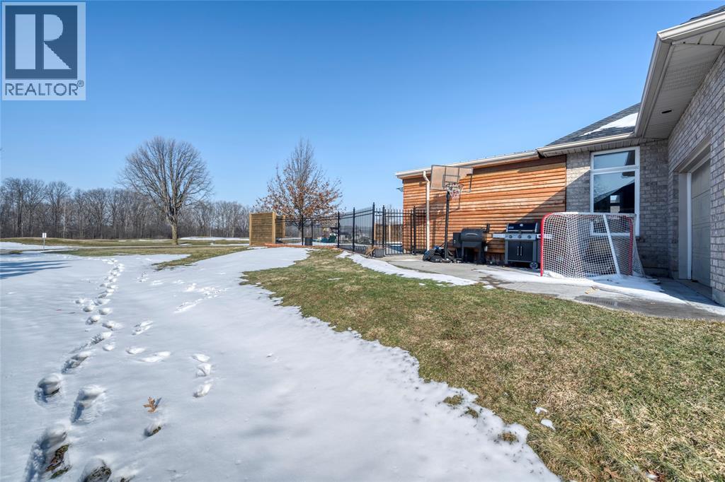 4294 Garden Crescent, Petrolia photo 42